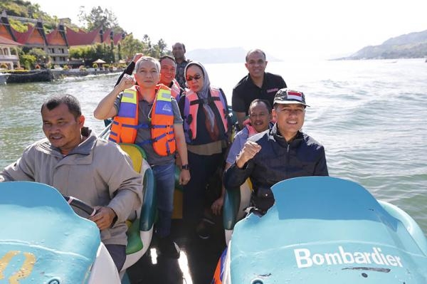 NIKMATI KEINDAHAN DANAU TOBA, WAGUBSU : DANAU TOBA ANUGERAH TERINDAH SUMUT